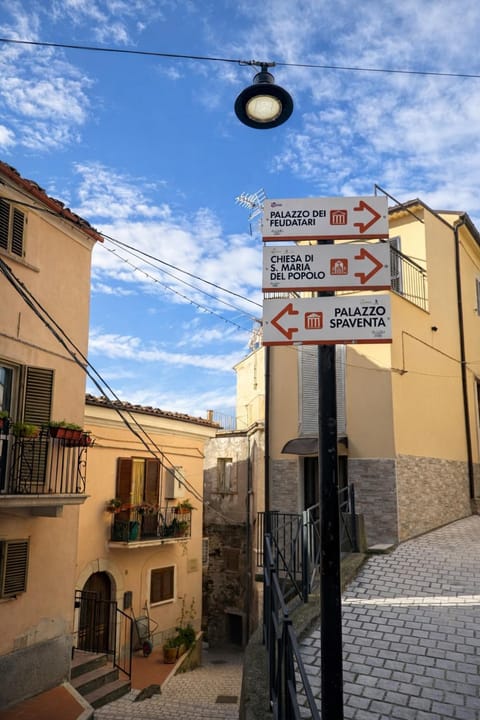 La Chiave di Volta , Dimora del 500 a 5 minuti dal lago House in Molise, Italy