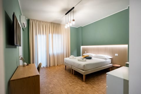 Bed, Bedroom, towels, air conditioner