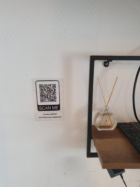 TV and multimedia, Text overlay, internet