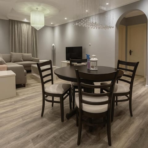 Communal lounge/ TV room, TV and multimedia, Living room, Seating area, Dining area, Evening entertainment