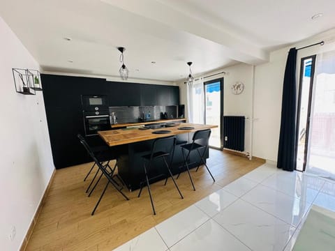 Large F3, beach, city center Apartment in Antibes