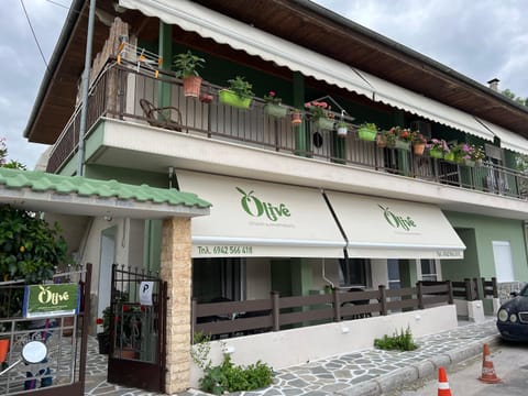 Property building, Day, Neighbourhood, View (from property/room), Street view, Parking