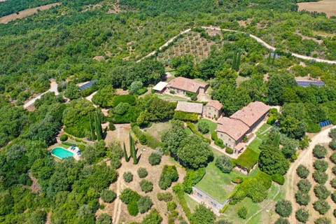 Property building, Spring, Day, Neighbourhood, Natural landscape, Bird's eye view, Pool view, Swimming pool