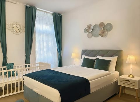 Bed, TV and multimedia, Bedroom, children, cot