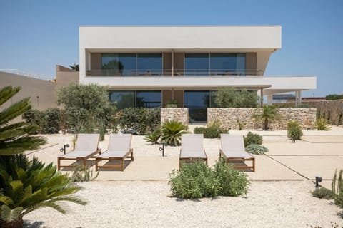 Property building, Patio, Day, Garden, Garden view