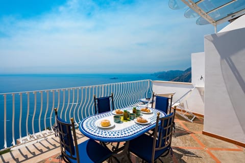 View (from property/room), Dining area, Sea view