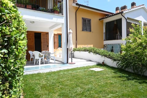 N305 - Numana, comodo trilocale con giardino Apartment in Numana