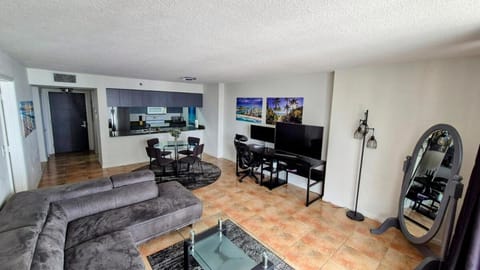 36th Floor Brickell Suite with City Skyline and Bay Views Apartment in Brickell
