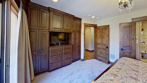 Crestwood 3110 Premier 4 Bedroom Plus Den House in Snowmass Village