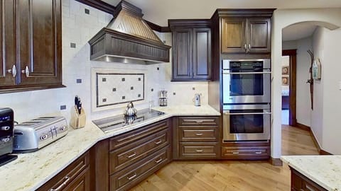 Crestwood 3110 Premier 4 Bedroom Plus Den House in Snowmass Village