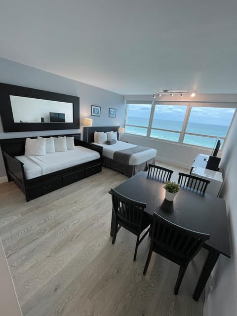 Bed, Dining area