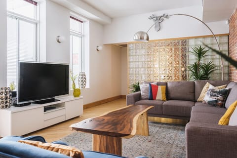 TV and multimedia, Living room, Seating area, Entertainment