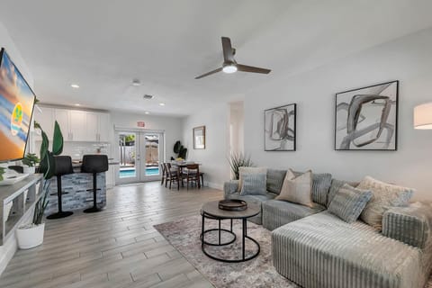 Hope Casa Heated Pool and BBQ 4bedrooms 2baths by HostyMosty House in Hollywood