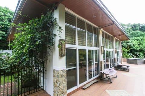 Property building, Patio, Day, Garden, Balcony/Terrace, Garden view