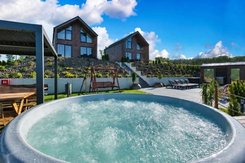 Property building, Day, Garden, Hot Tub, Evening entertainment, Garden view