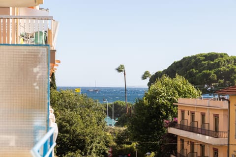 Appart 3 chambres - Les Lys Apartment in Antibes