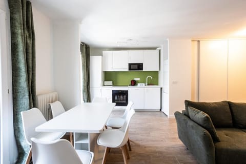 Appart 3 chambres - Les Lys Apartment in Antibes