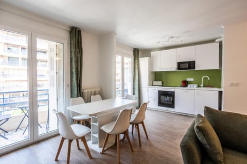 Appart 3 chambres - Les Lys Apartment in Antibes