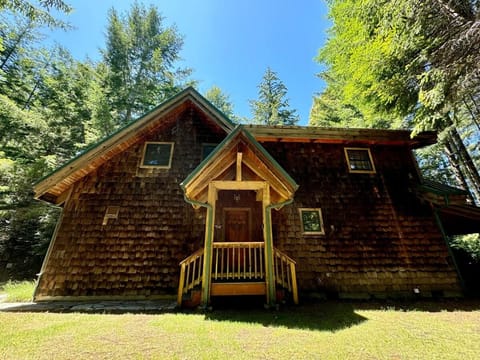 Cedar Valley Lodge House in Oregon