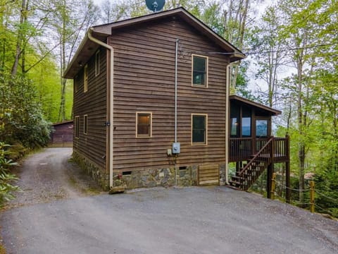 Elk Ridge Retreat -Hot Tub- Firepit-Fireplace House in Ivy Hill