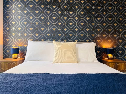 Spacious Victorian 5Bedroom 5Bathroom w Free Parking House in England