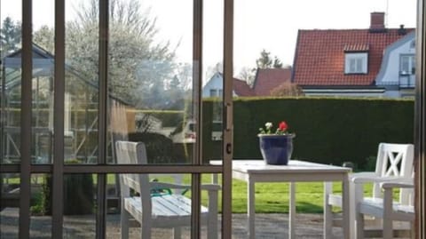 Patio, Garden, Dining area, Garden view