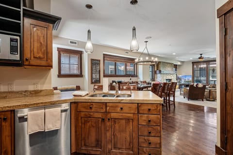 Silver Star #104 - 3 Bed Condo Spa House in Park City