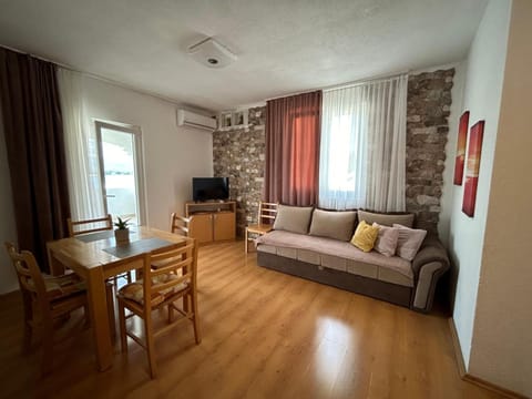 TV and multimedia, Seating area, Evening entertainment