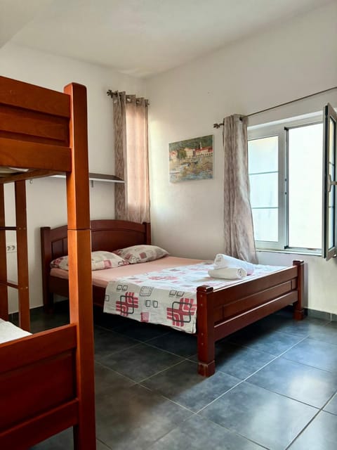 Bed, Bedroom, bunk bed, towels