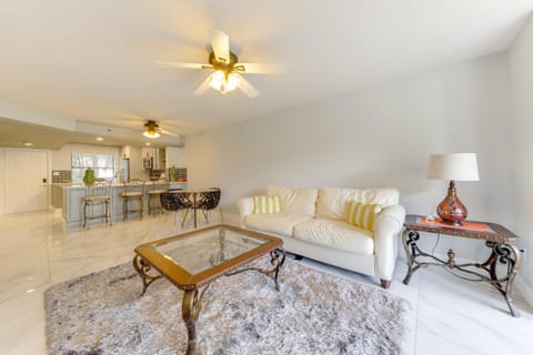 1 Mi to Lantana Beach Canal-View Condo with Pool Apartment in Lantana