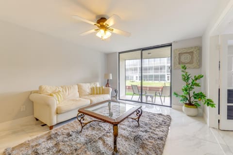 1 Mi to Lantana Beach Canal-View Condo with Pool Apartment in Lantana