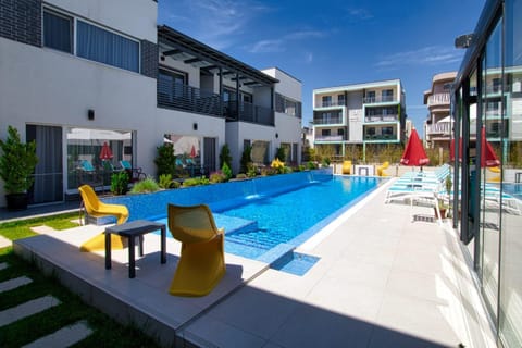 Property building, Swimming pool