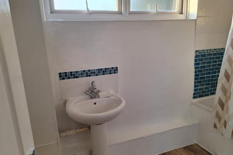 Cottage - Sleeps 4 - Parking - WiFi House in South Cambridgeshire District