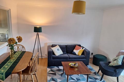 Cottage - Sleeps 4 - Parking - WiFi House in South Cambridgeshire District