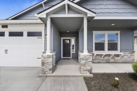 Spring Events Stay Modern Home Near Dining House in Nampa