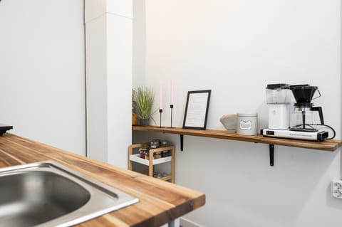 Coffee/tea facilities, kitchen