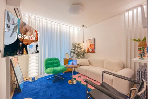 TV and multimedia, Living room, Seating area, Evening entertainment
