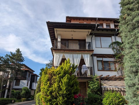 Property building, Garden view