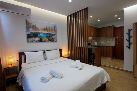 Bed, Kitchen or kitchenette, Photo of the whole room, towels