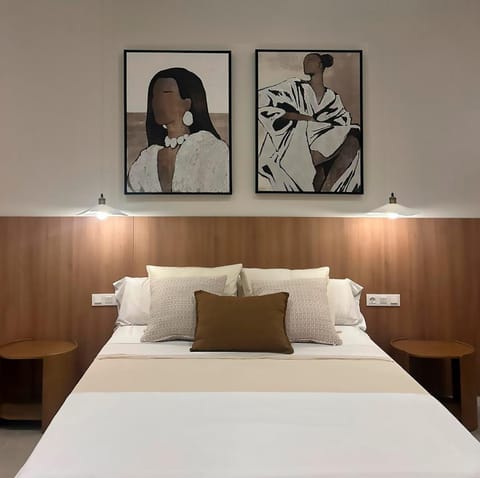 Bed, Photo of the whole room, Decorative detail, Bedroom