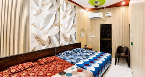 Bed, Photo of the whole room, Bedroom, internet, air conditioner