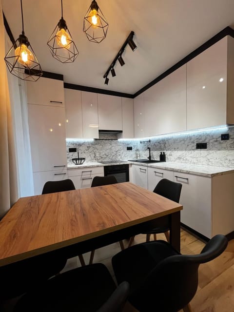 Kitchen or kitchenette, Dining area, stove