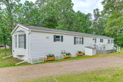 Less Than 5 Mi to 5 Golf Courses Home in Lake Arrowhead House in Petenwell Lake