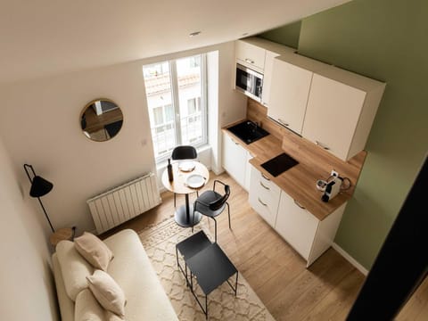 Kitchen or kitchenette, Living room
