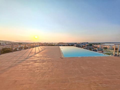 SEA SIDE - Rooftop Pool SeaView Apartment in Nice