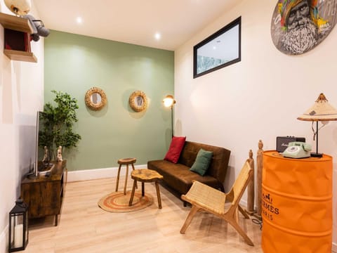 TV and multimedia, Living room, Seating area