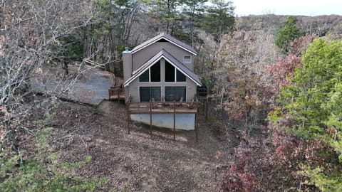Property building, Day, Neighbourhood, Natural landscape, Bird's eye view, View (from property/room), View (from property/room), Decorative detail, Decorative detail, Autumn, Pets, Pets, City view, City view, Mountain view, Mountain view, pet friendly, pet friendly