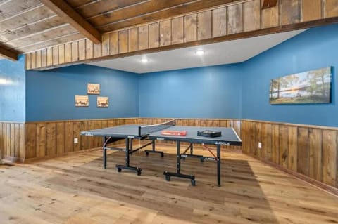 The Big Lake Escape! Sleeps 20! House in Siren