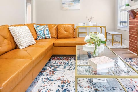 Elegant 5 bedrooms Home Near Millikin Univ House in Decatur