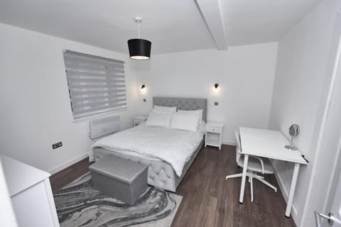 Apartment in Buckinghamshire with Secured Parking Apartment in Aylesbury